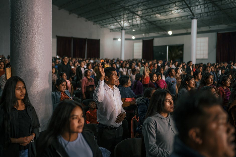 A large congregation gathers for worship in San Cristóbal de las Casas, Mexico.
