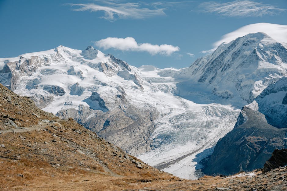 Majestic Alpine landscape with snow-covered peaks in Zermatt, Schweiz.