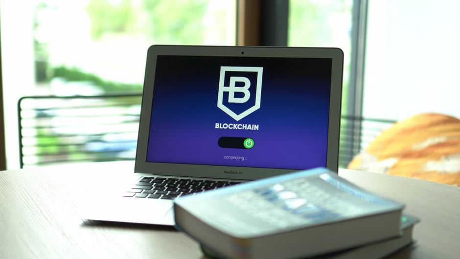 Islamic finance blockchain tokenization mosque investor laptop
