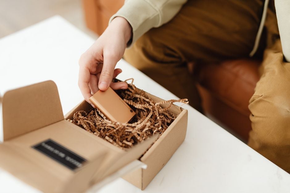 bakhoor subscription box unboxing elegant arabic incense packaging