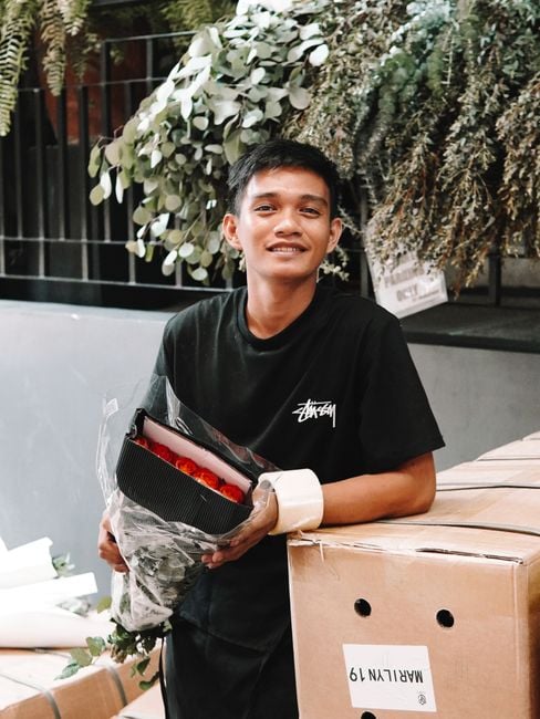 floral subscription box delivery e-bike florist