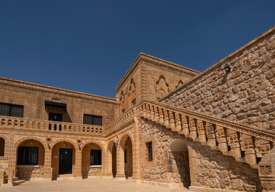 Explore the stunning stone architecture of Midyat, Mardin, Türkiye, showcasing its rich historical heritage.