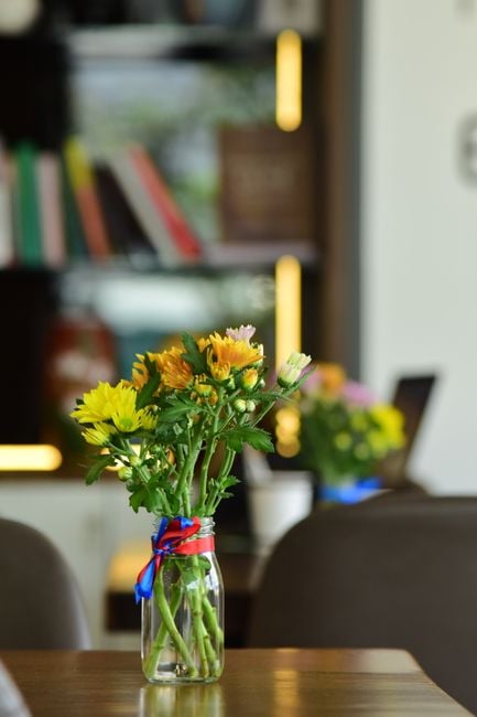 sustainable corporate gift bouquet reusable jar