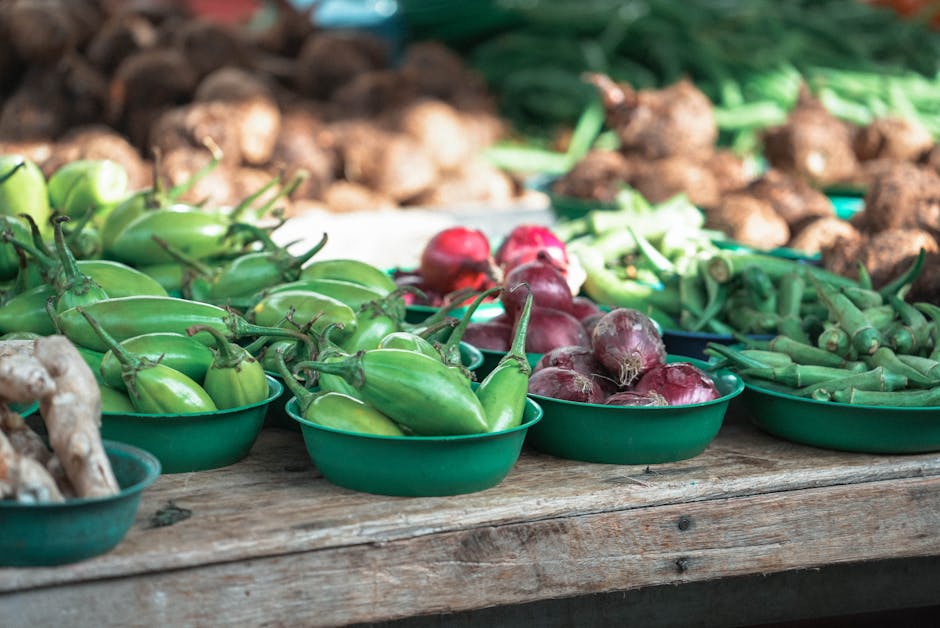 Colorful display of fresh vegetables at an outdoor market in Espírito Santo, Brazil.