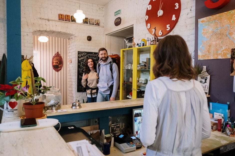 backpackers hostel reception map budget travelers USA