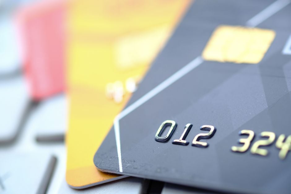 Same‑Day Reporting and Deposit‑Secured Cards (2026): Which Starter Products Count as Revolving Credit — Top Picks for Thin Files