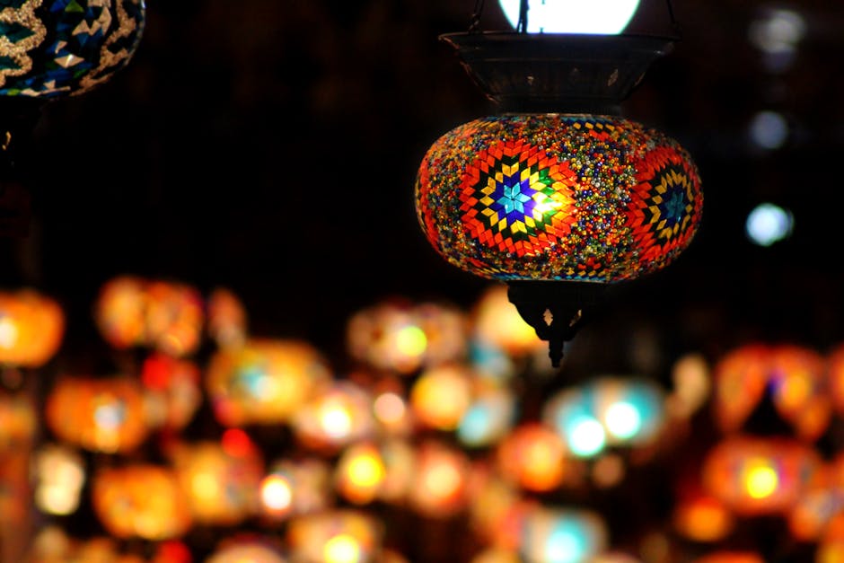 Vibrant mosaic lanterns glowing at a night market, creating a warm atmosphere.