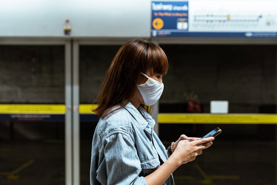 people reading health news smartphone public health communication