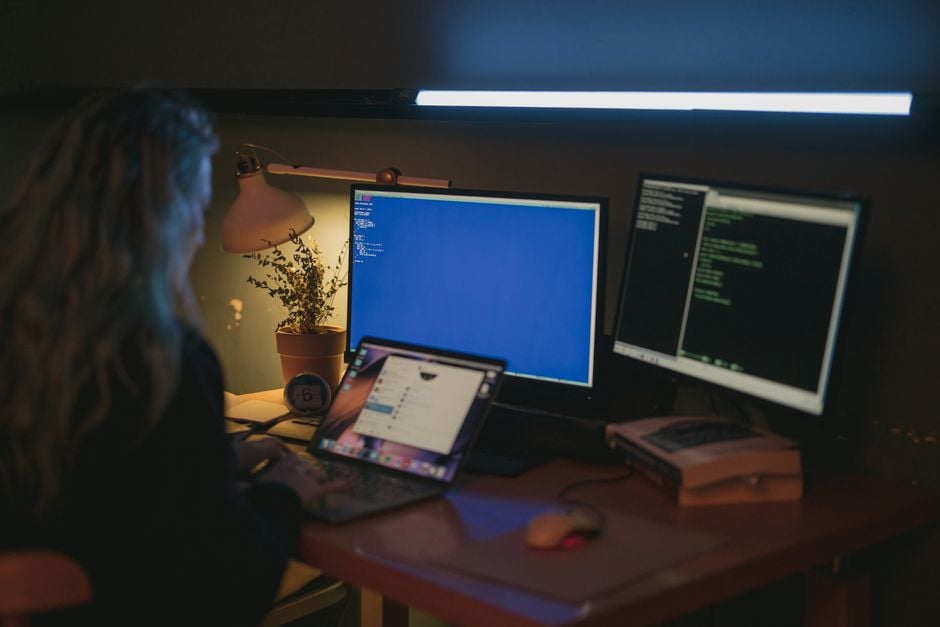 cybersecurity code monitors multiple screens container registry security