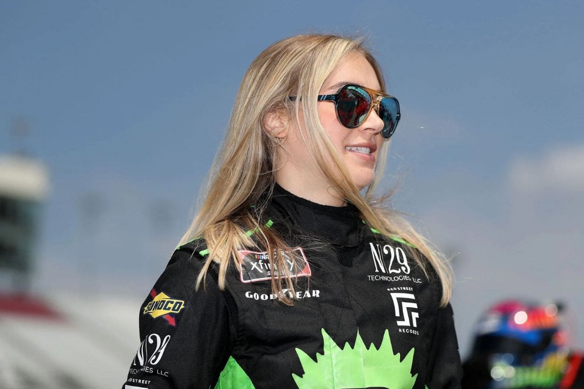 Natalie Decker Dropped By Her Team (1)