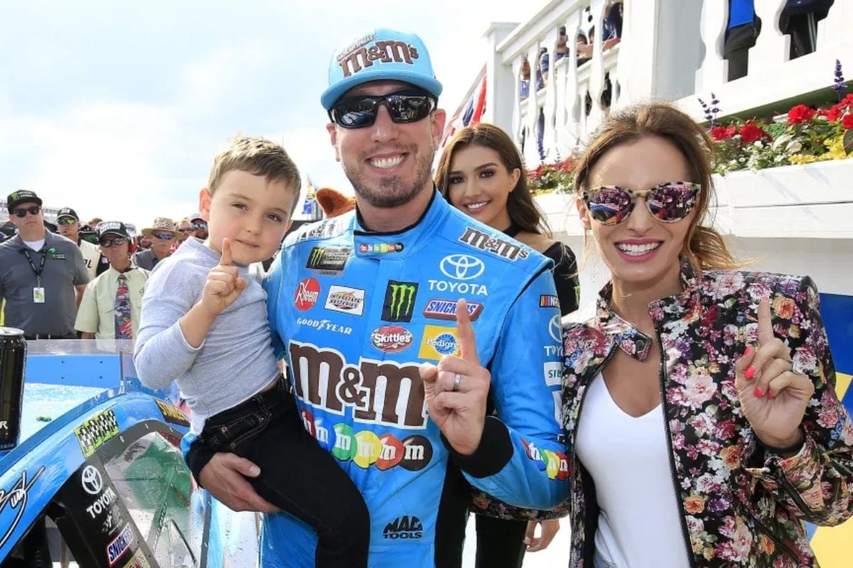 Samantha Busch Stuns Fans in Stylish Dress 3