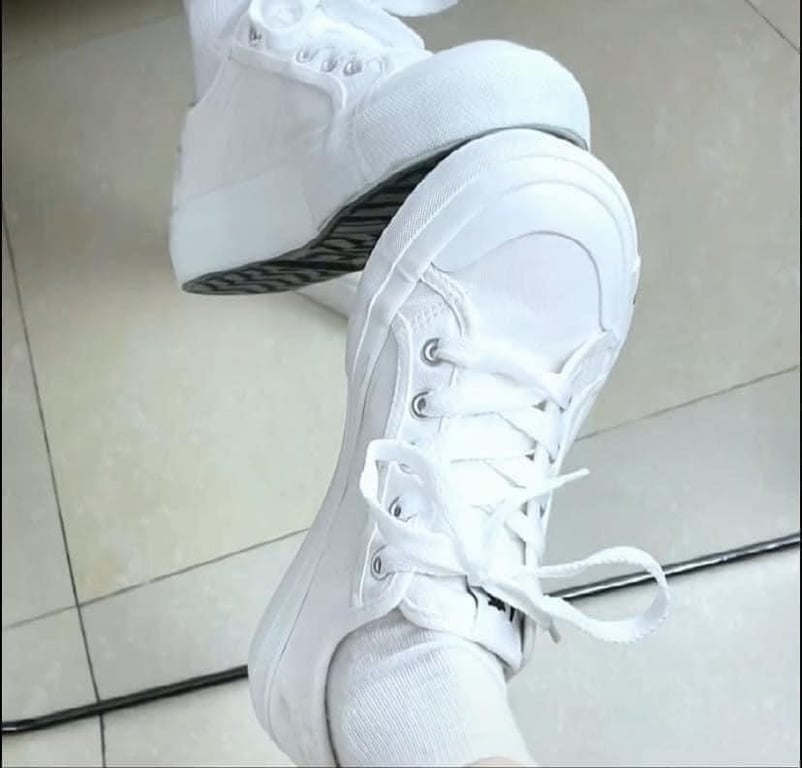 Nước tẩy trắng quần áo Rocket 600ml Nhật