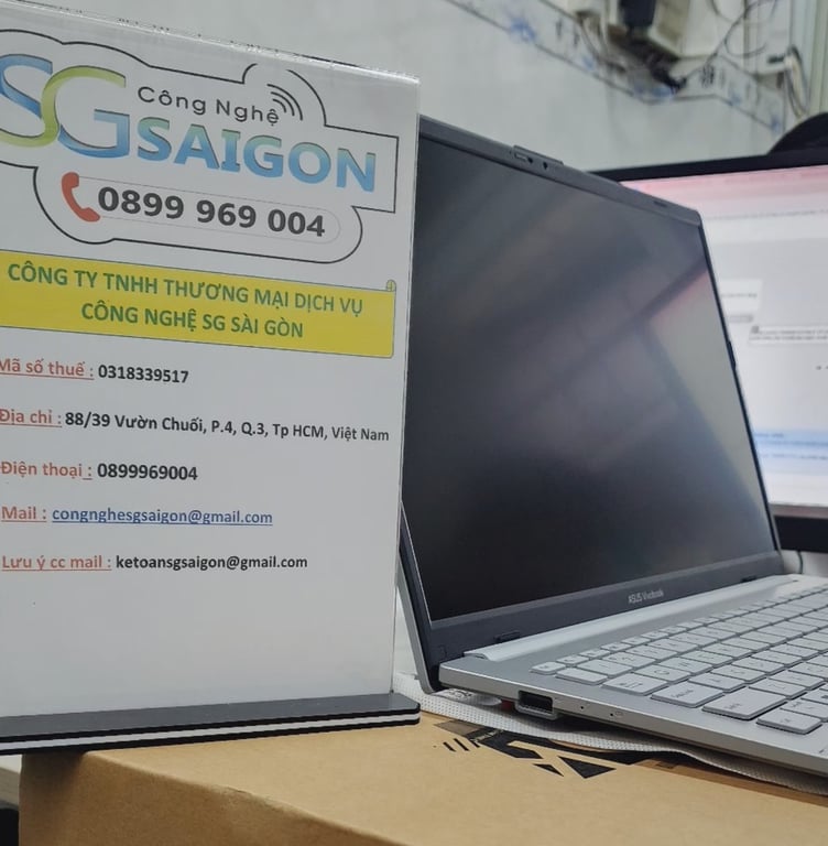 Laptop Asus Vivobook Go 15 E1504FA R5 7520U/16GB/512GB/Chuột/Win11 (NJ776W)