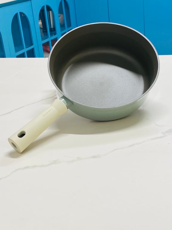 Chảo đúc cao cấp đáy từ nguyên tấm Lock&Lock 22cm CSU1225