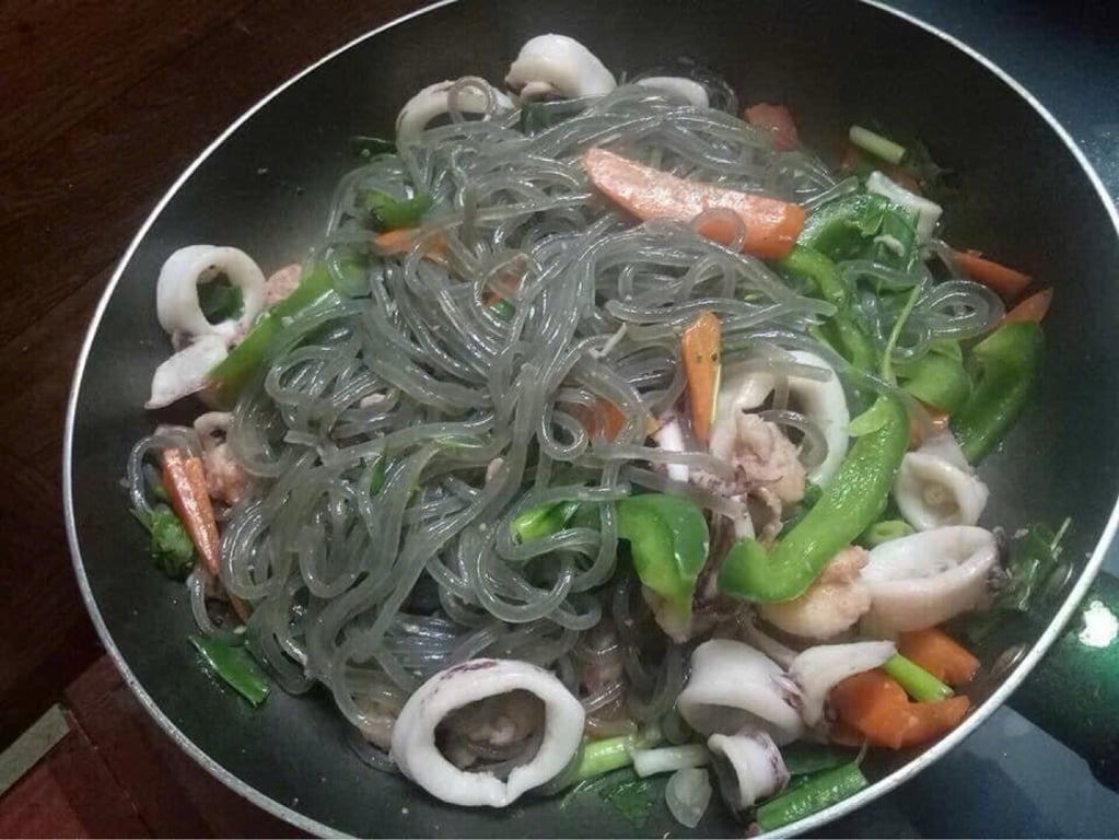 Miến dong đen Lào