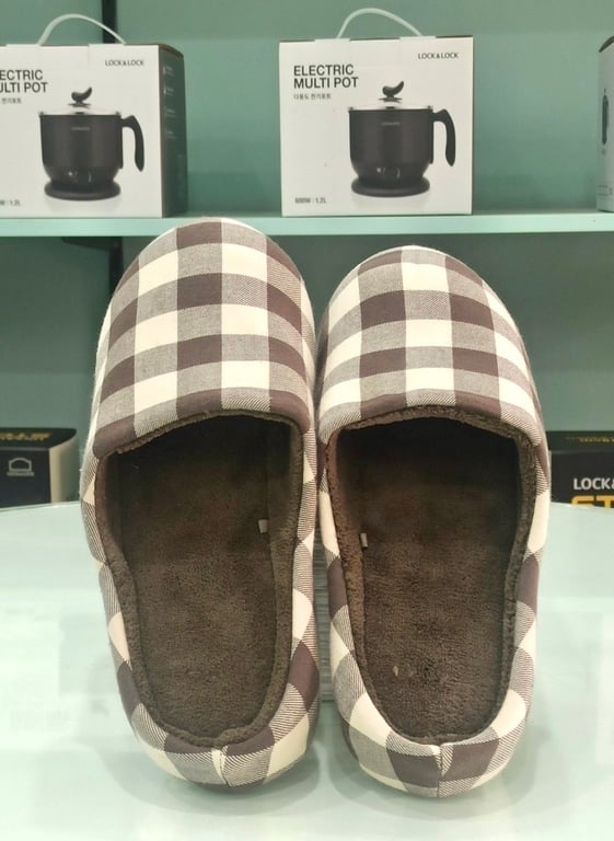 Dép đi trong nhà hàng xuất Uniqlo