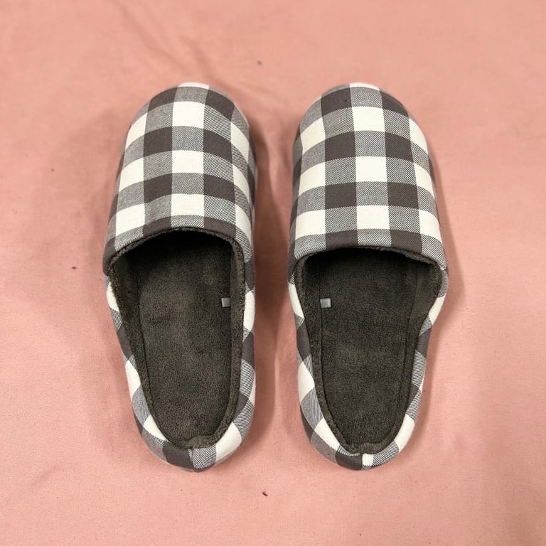 Dép đi trong nhà hàng xuất Uniqlo