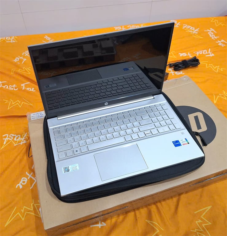 Laptop HP Pavilion 15-eg2081TU 7C0Q4PA (Core i5-1240P/ 16GB/ 512GB/ Intel Iris Xe/ 15.6 inch FHD IPS / Win 11/ Vàng)