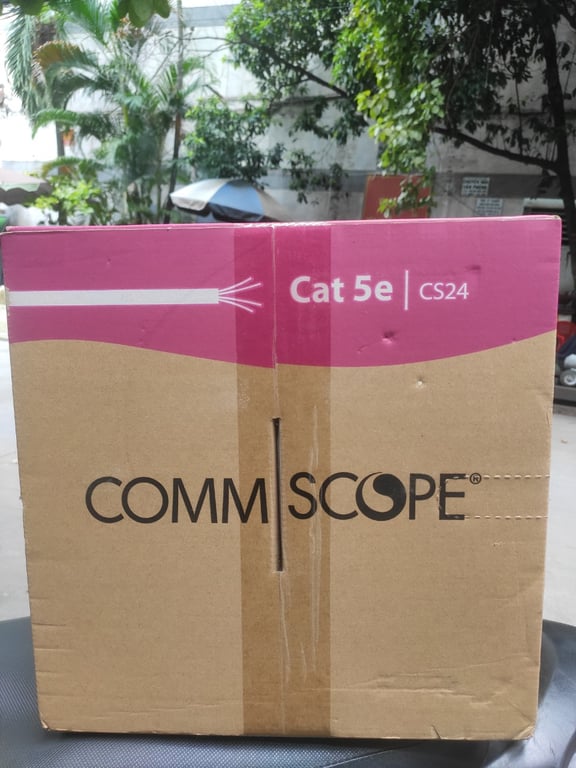 Thùng Cáp Mạng CAT5E UTP Chính Hãng COMMSCOPE/ AMP Solid, màu trắng, 305m