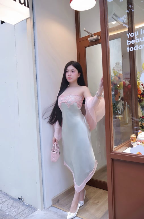 Set lụa cúp ngực phối ren kèm khăn choàng