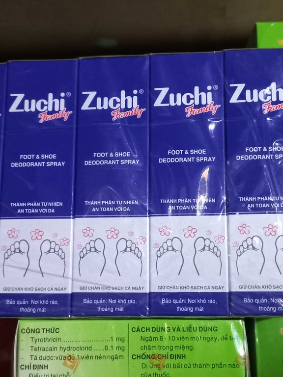 Zuchi xịt giày