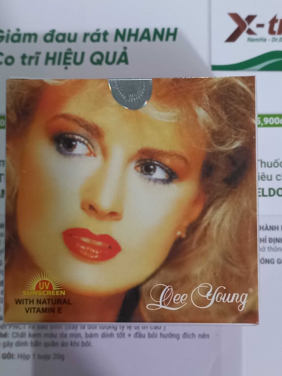 Kem tóc xù Lee young 17g