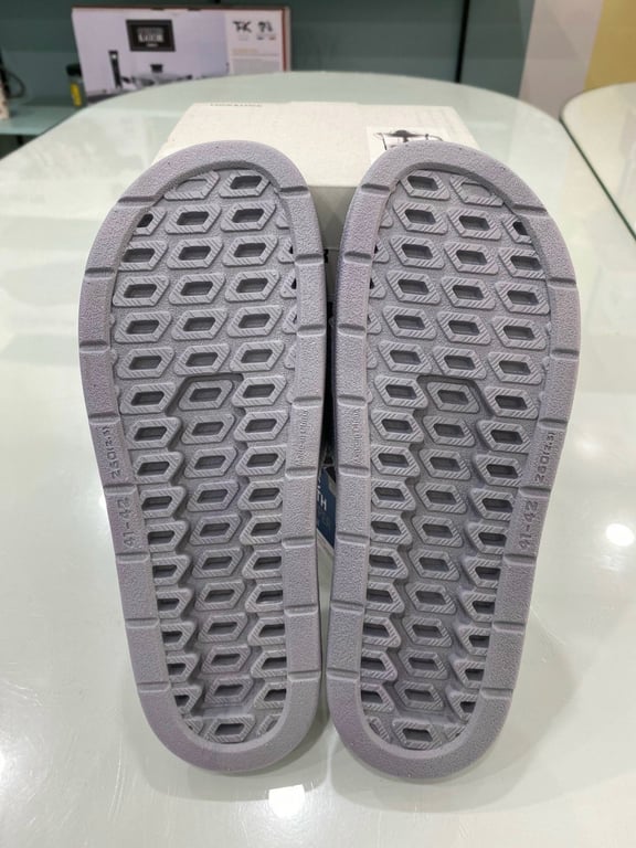 Dép chống trượt nhựa EVA LocknLock siêu êm (mẫu mới) ETM649 Size 27cm (41-42)