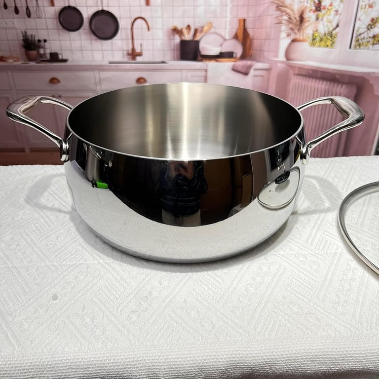 Nồi đúc nguyên khối quả táo 2 quai Oyatton 24 và 26cm