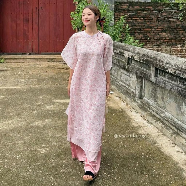 AD HVN Di Giai - hồng