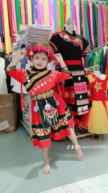 Dân tộc tây bắc bé gái mầm-tiểu bé