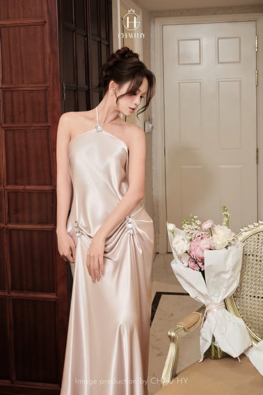 Đầm lụa yếm phale