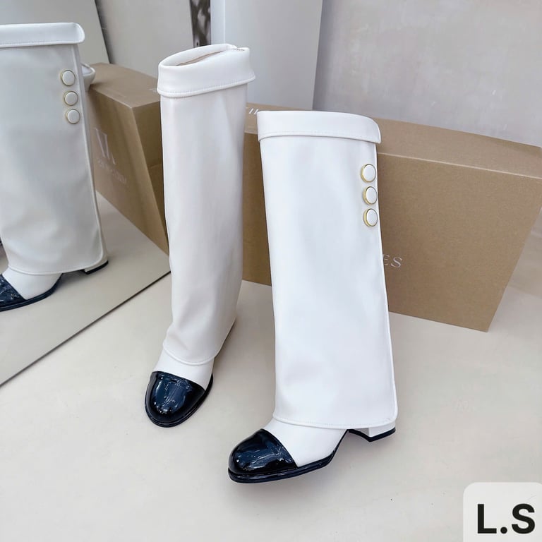 Boot trắng mũi đen
