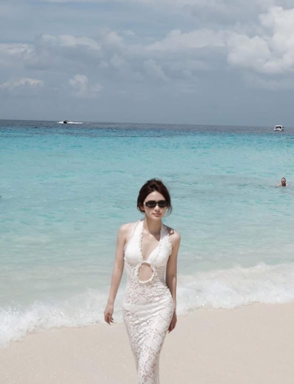 Đầm ren maxi đuôi á