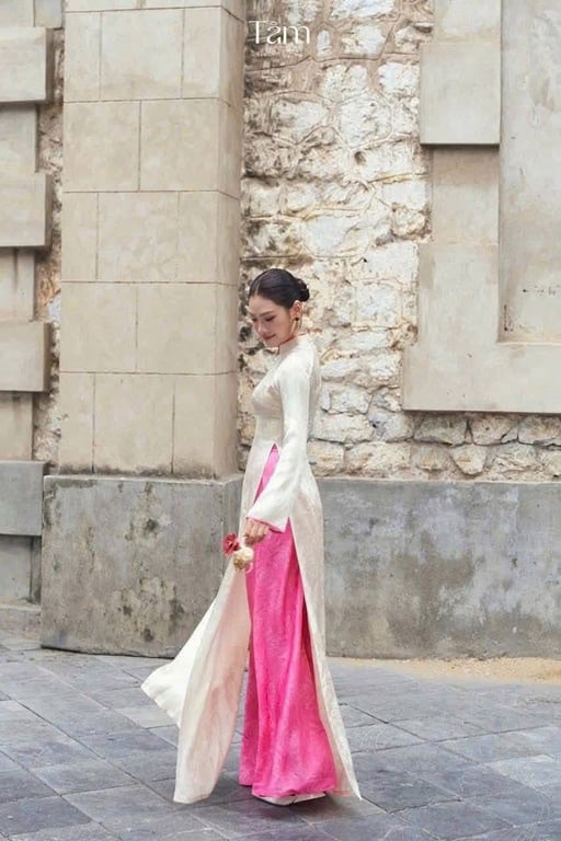 Áo dài tằm be quần hồng