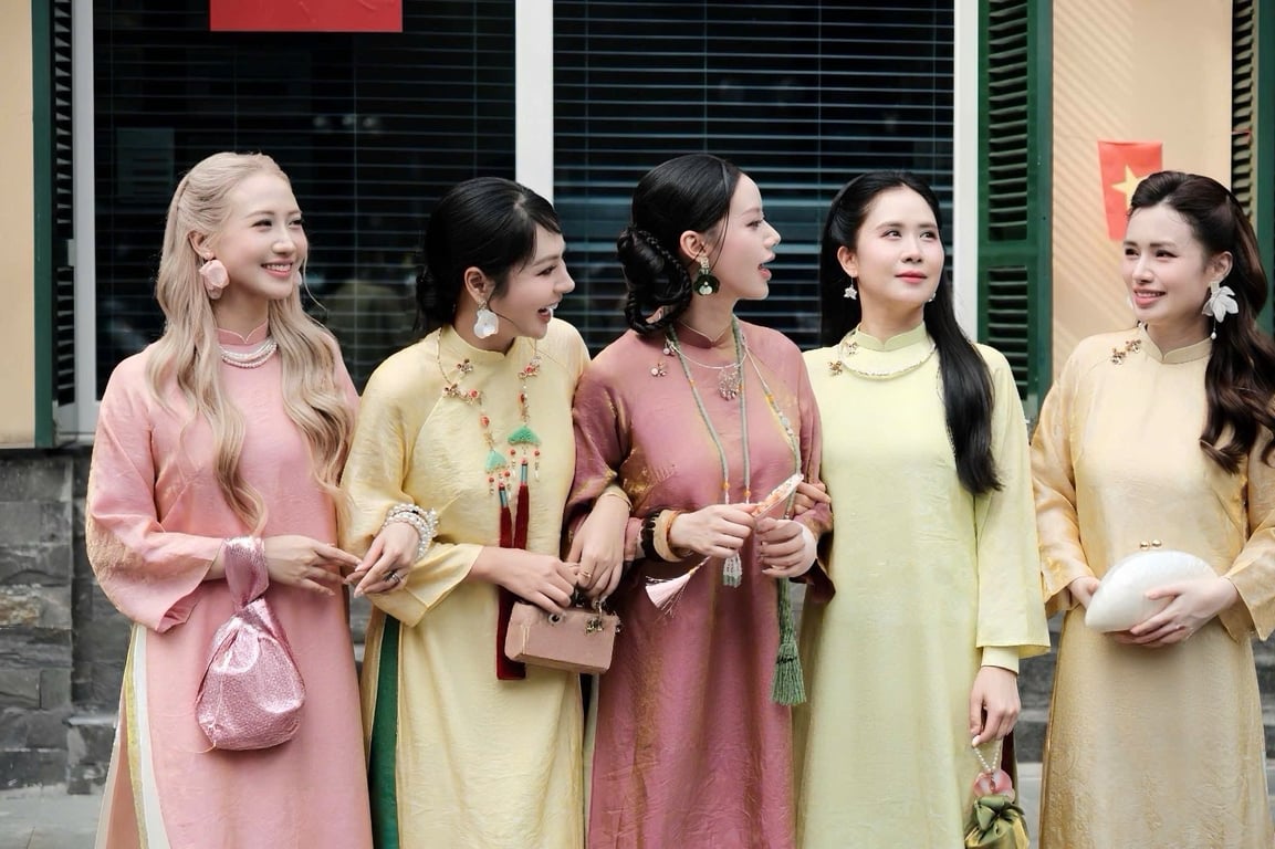 AD tằm óng vàng pastel L/XL