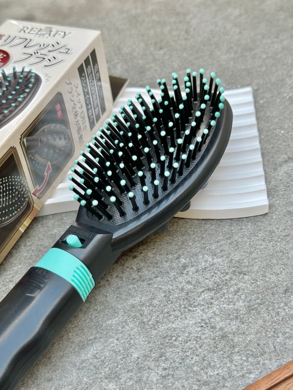 LƯỢC CHẢI MASSAGE ĐA NĂNG RELAFY (DÙNG PIN)