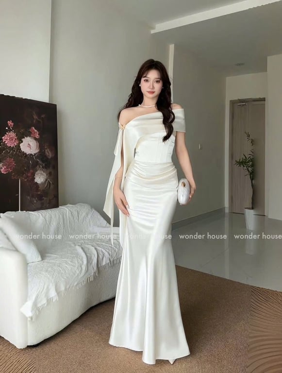 Đầm Chartlot Wonderhouse kem da sáng