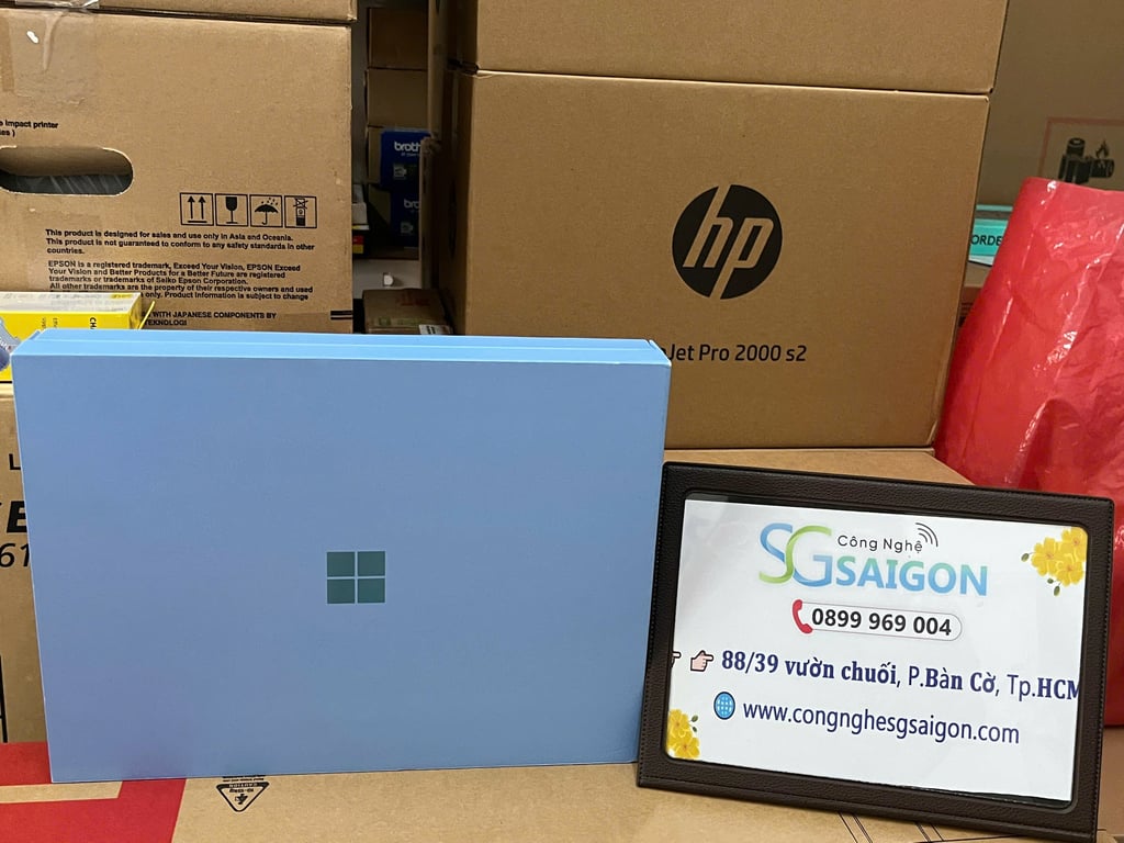 Microsoft Surface Pro 11 Snapdragon® X Elite (12 Core) Processor / 16GB Memory/ 1TB SSD/ OLED display  13"" PixelSense Touchscreen  / Sapphire / Windows 11