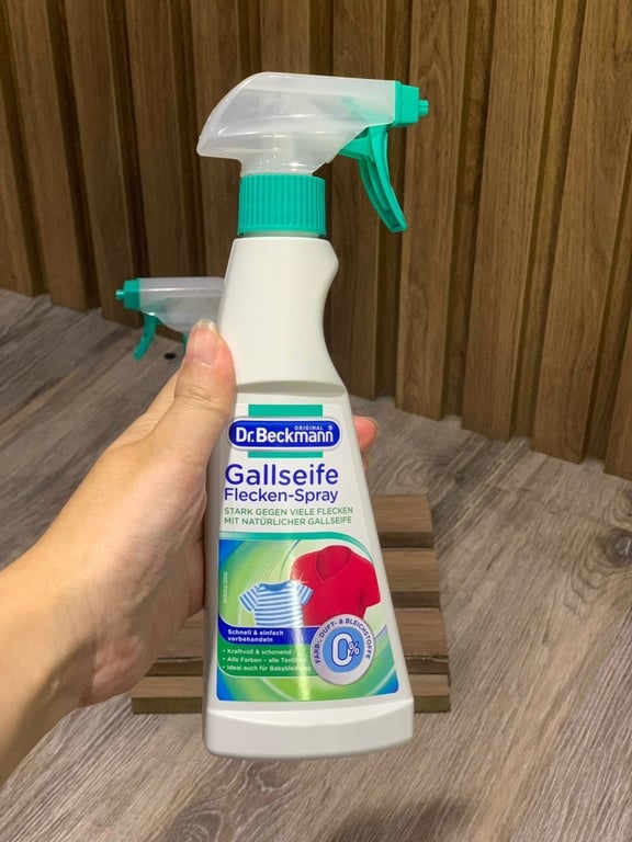 CHAI XỊT TẨY VẾT BẨN QUẦN ÁO DR.BECKMANN ĐỨC 250ML