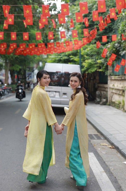 AD 4 tà tằm óng vàng nghệ (S->XXXL)