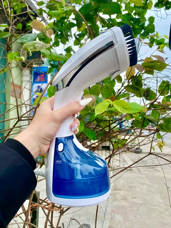 𝐁𝐀̀𝐍 𝐋𝐀̀ 𝐇𝐎̛𝐈 𝐍𝐔̛𝐎̛́𝐂 𝐂𝐀̂̀𝐌 𝐓𝐀𝐘 𝐒𝐈𝐋𝐕𝐄𝐑𝐂𝐑𝐄𝐒𝐓