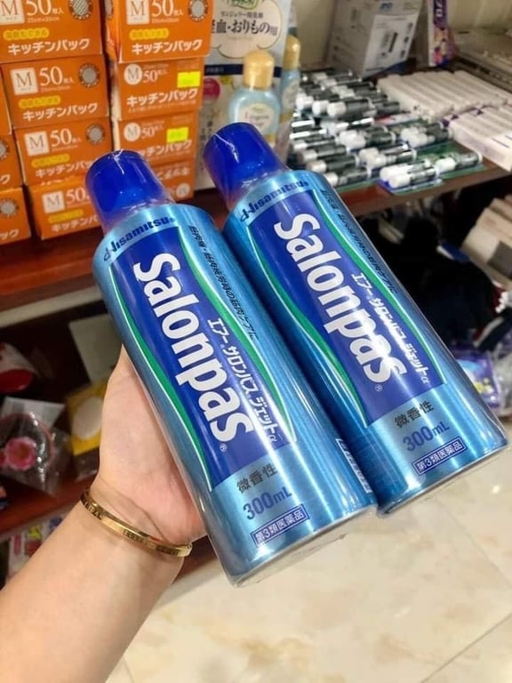 XỊT GIẢM ĐAU SALONPAS NHẬT BẢN ( 300ml )
