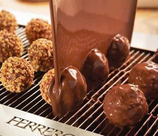 Socola tháp FERRERO ROCHER