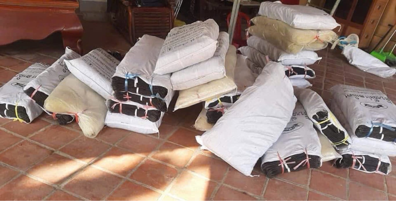 Miến dong đen Lào