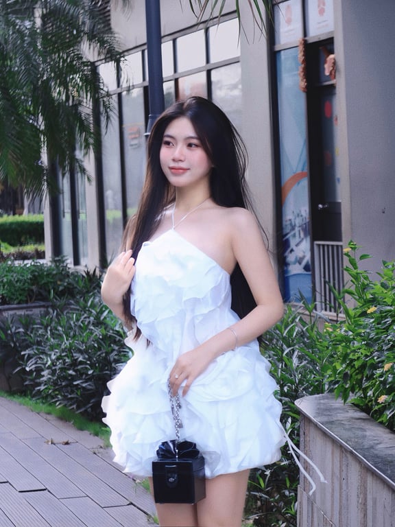 Váy yếm lông vũ