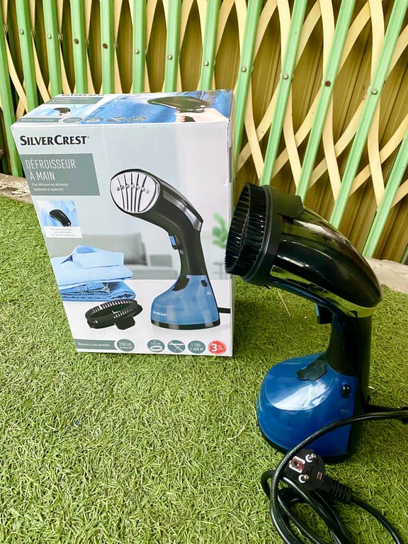 𝐁𝐀̀𝐍 𝐋𝐀̀ 𝐇𝐎̛𝐈 𝐍𝐔̛𝐎̛́𝐂 𝐂𝐀̂̀𝐌 𝐓𝐀𝐘 𝐒𝐈𝐋𝐕𝐄𝐑𝐂𝐑𝐄𝐒𝐓