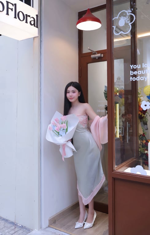 Set lụa cúp ngực phối ren kèm khăn choàng