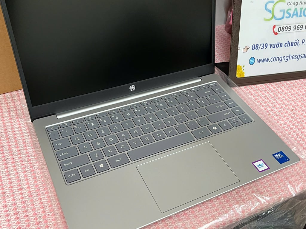 Laptop HP 14-ep1012TU D72CPPA