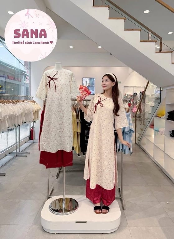 AD hoa nhí phối nơ đỏ