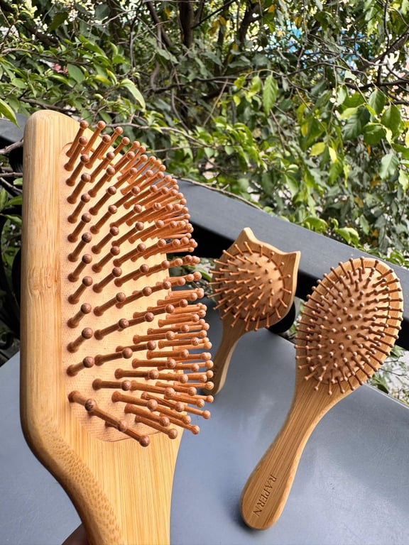 LƯỢC ĐỆM KHÍ MASSAGE DA ĐẦU – RAPERN NC269